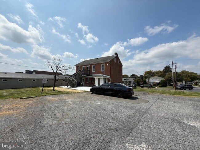 Building Photo - 1530 New Holland Rd