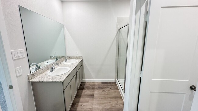 Building Photo - Brand new! Modern 3-Bedroom with Open-Conc...