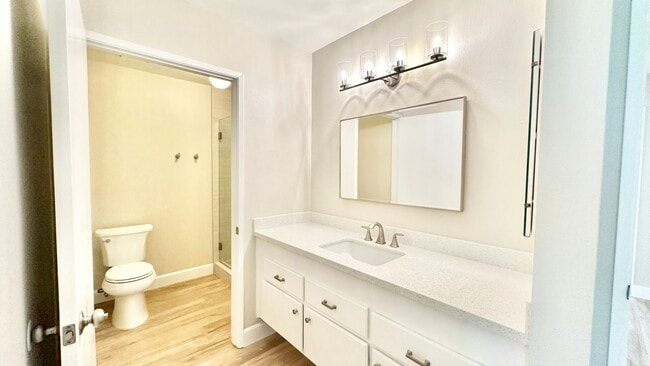 Building Photo - Fully Remodeled Upper Unit Condo in the De...