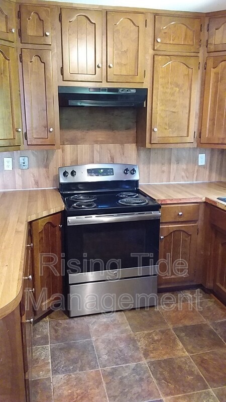 Building Photo - 825 Sherwood Forest Dr