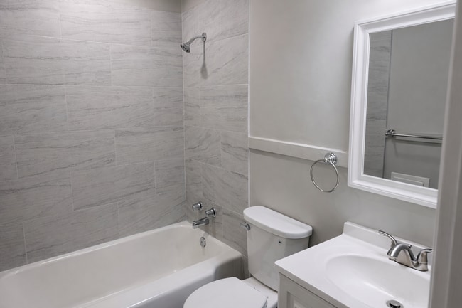 Building Photo - Cute Two Bedroom near KU Medical Center