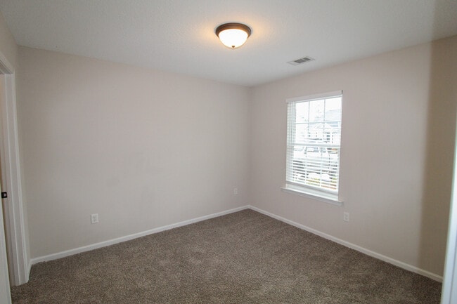 Building Photo - 432 Andover Dr