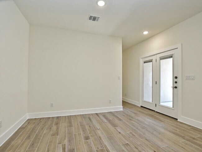 Building Photo - 412 Parkline Dr