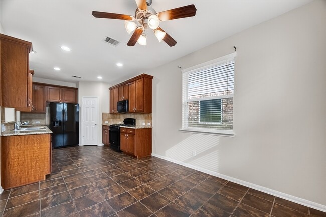 Building Photo - 4205 Graceland Dr