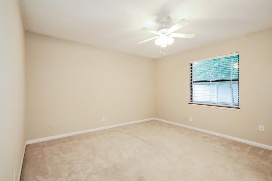 Building Photo - 8424 Bluestem Ct