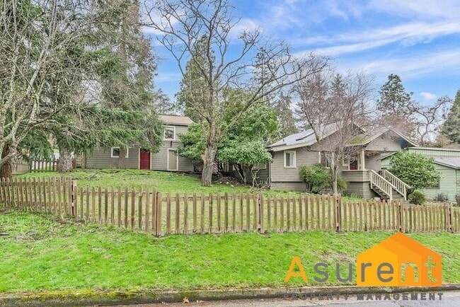 Building Photo - MOVE IN SPECIAL HALF OFF FIRST MONTHS RENT...