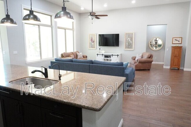 Building Photo - 2910 E Wildhorse Dr