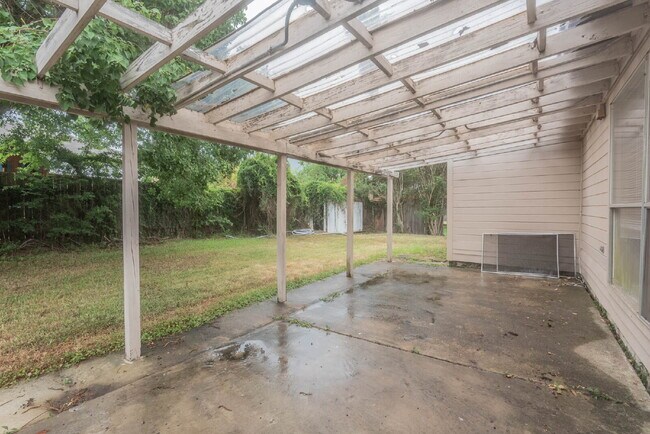 Building Photo - 17030 Macleish Dr