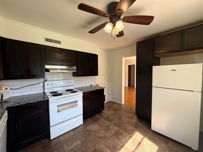 Building Photo - 3032 NW 67th St