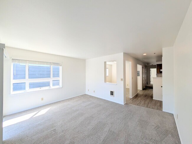 Building Photo - 2Bd/2Ba Seattle Condo