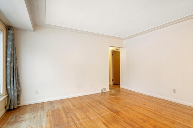 Building Photo - 17133 Delaware Ave