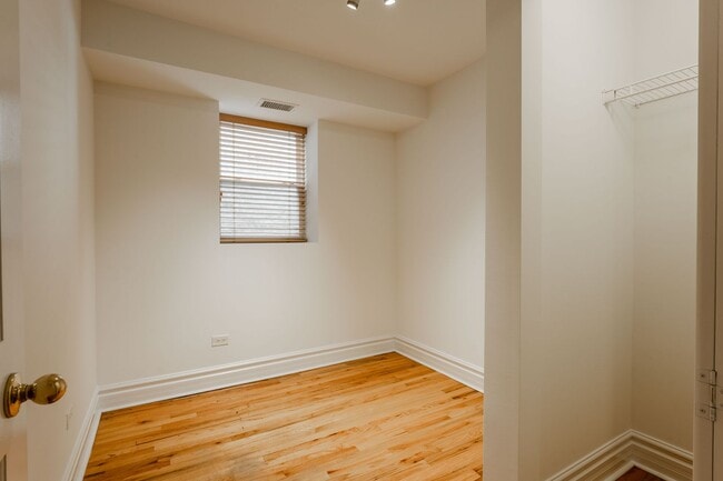 Building Photo - Sheridan Park / Uptown - 1 Bed / 1 Bath - ...