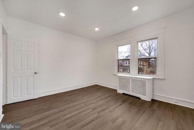 Building Photo - 12 Montrose Ave