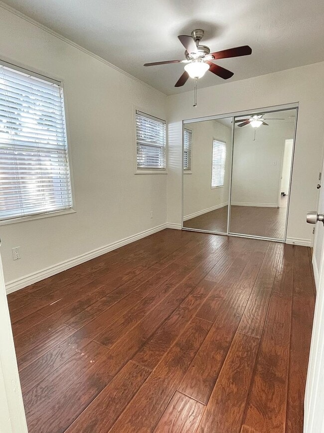 Building Photo - 233 W 10th St