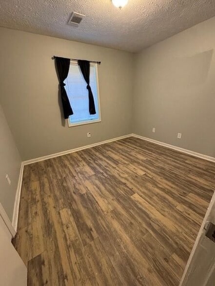Building Photo - 8327 Glenwoods Terrace