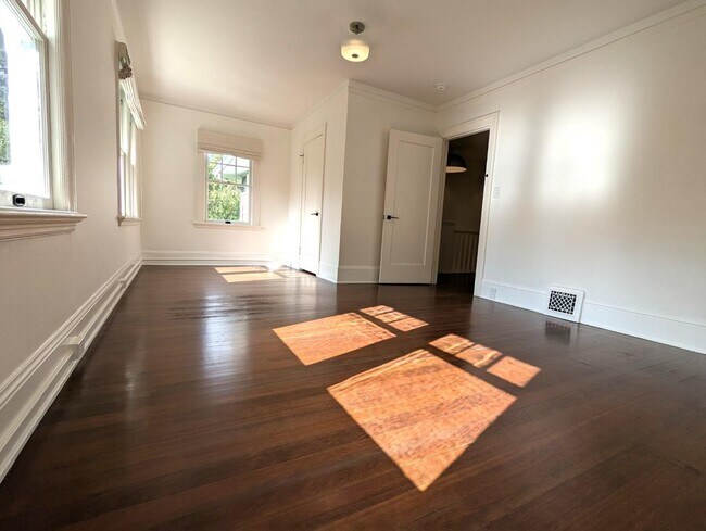 Building Photo - 1400 Cowper St