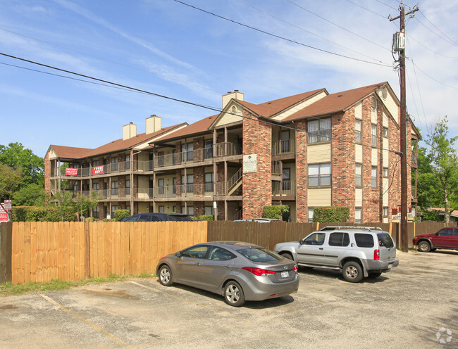 Building Photo - Circle Oaks II Apartments