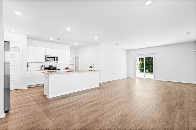 Building Photo - 504 Minim St