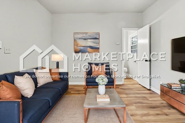 Building Photo - 876 Custer St