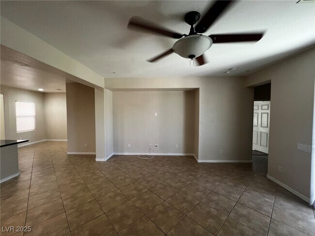 Building Photo - 3417 W Birdwatcher Ave
