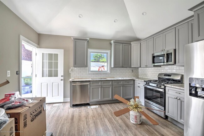 Building Photo - 8 Dolan Ave