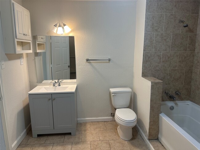 Building Photo - 9301 Chesterfield Dr