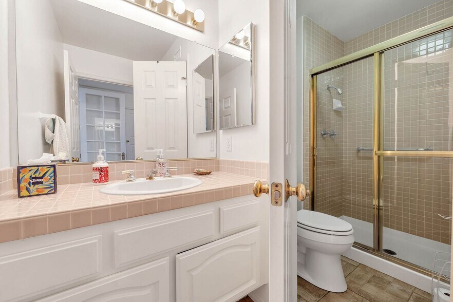 Building Photo - 5050 Golden Nugget Way