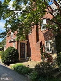 Building Photo - 207 Edgehill Rd
