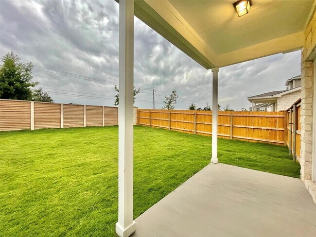 Building Photo - 2415 Lakey Cv