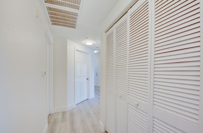 Building Photo - Gorgeous two bedroom two bathroom condo in...