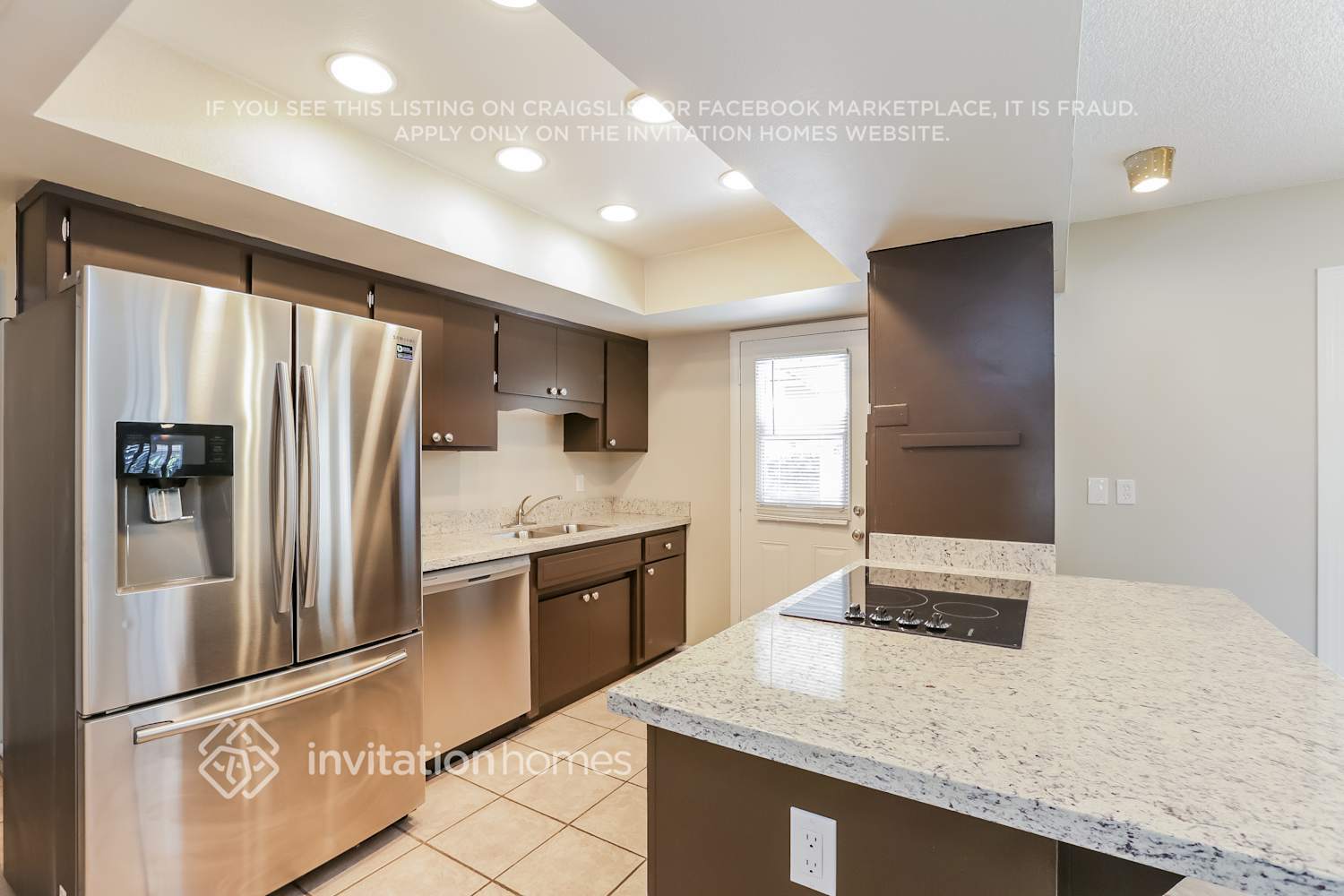 Building Photo - 617 E La Jolla Dr