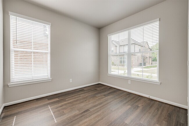Building Photo - 137 Pk Pl Cir