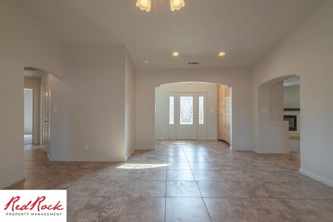 Building Photo - Spacious 3 Bedroom Single-Level Home in Bl...