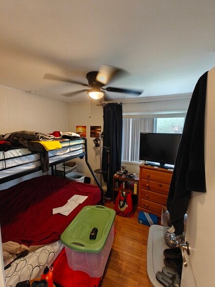First upstairs bedroom. - 29 Peter Way