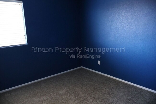 Building Photo - 225 Cinnamon Oak Ave