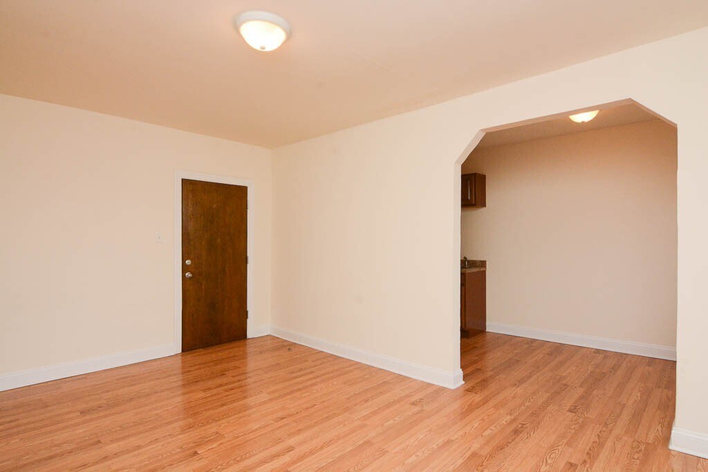 Building Photo - 2600 N Kimball Ave