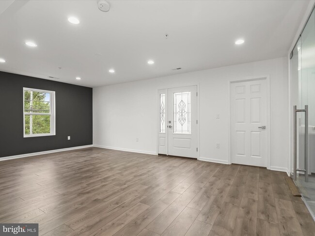 Building Photo - 700 Olney Sandy Spring Rd