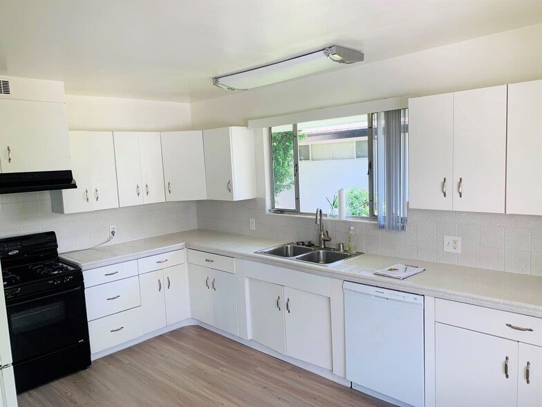 Interior Photo - 1021 Grove
