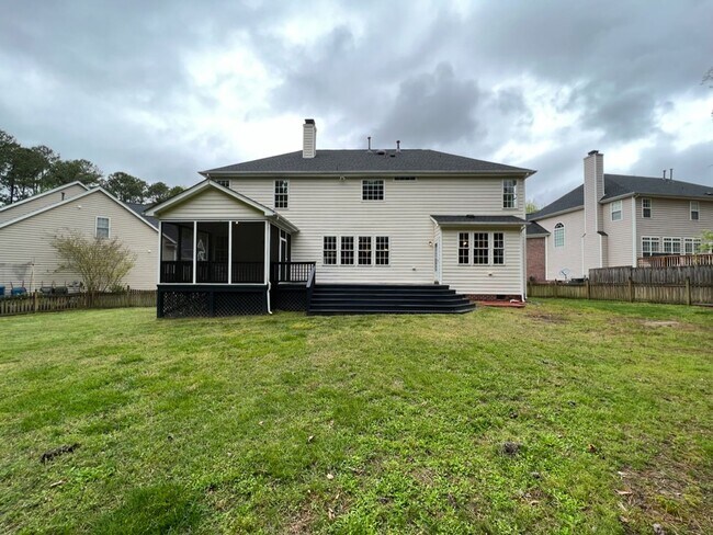Building Photo - Spacious South Durham House