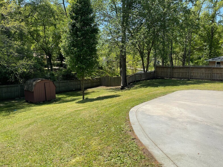 Small storage building in backyard - 6041 Elstree Pl