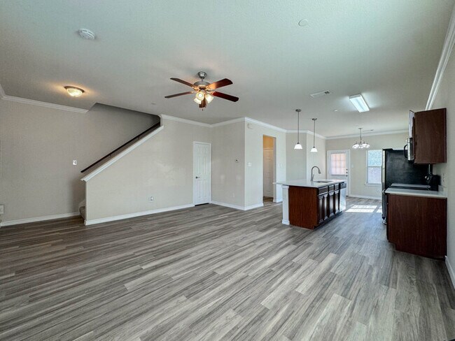 Building Photo - 5500 Dolores!