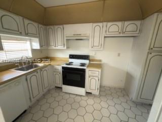 Building Photo - 300 S Hollybrook Dr