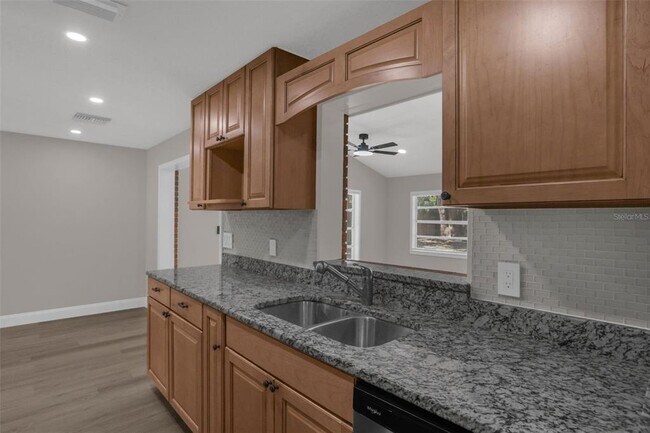 Building Photo - 518 Lavon Dr