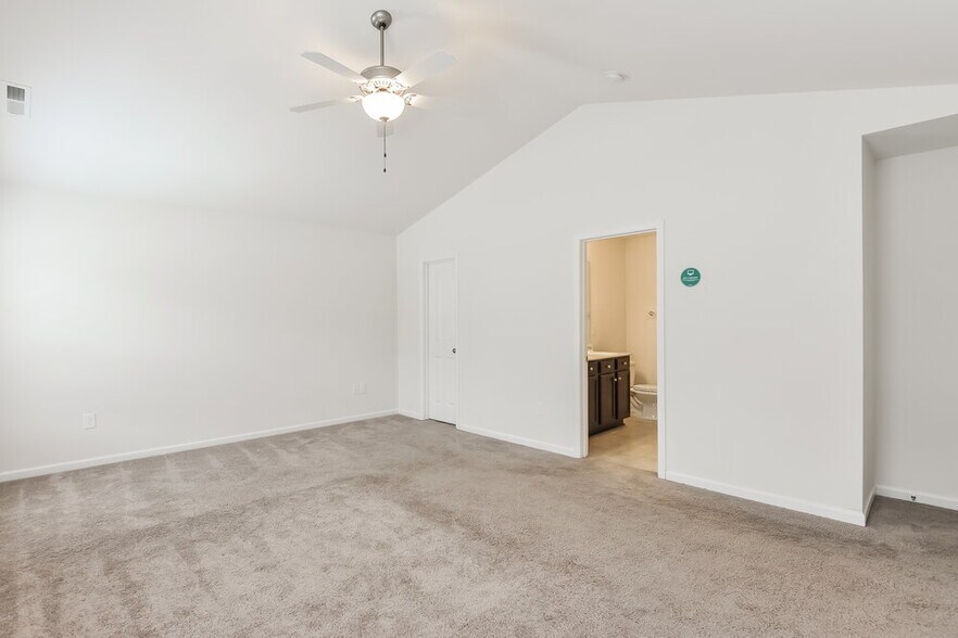Building Photo - 4010 Watsonia Dr