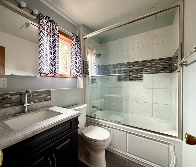 Building Photo - 73 Sunlight Ln