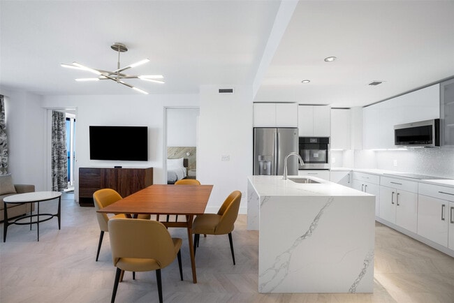 Building Photo - 3101 Bayshore Dr