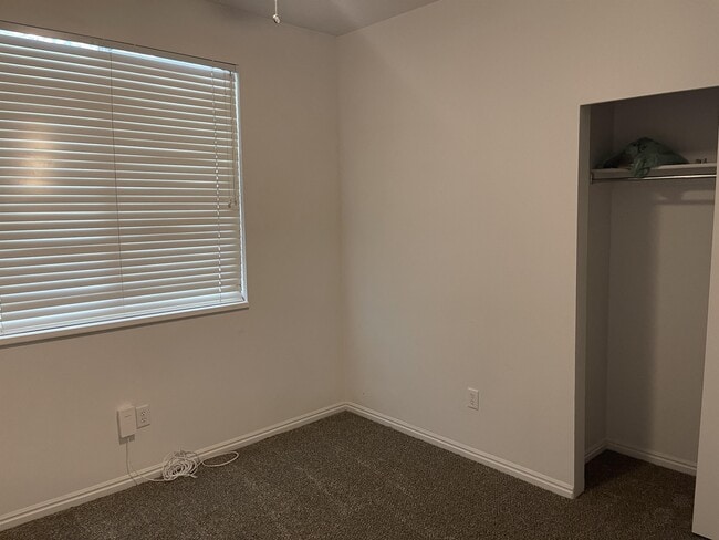 Building Photo - 754 N Bradford Dr