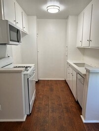 Building Photo - 4501 Vista Del Monte