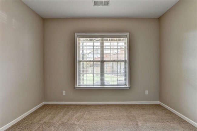 Building Photo - 4020 Edgecomb Dr