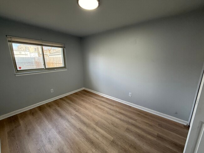 Building Photo - 14219 Hobart Ave